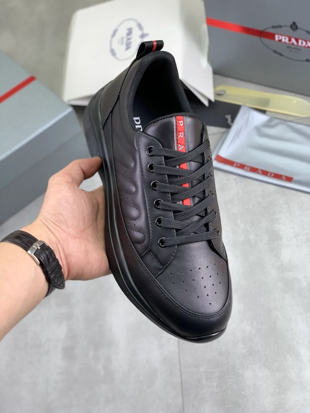 Men's men's shoes P560💰 [Real Price] Popular models are on the official website, 🆘 Trendy brand (Prada) mainly promotes popular models, avant-garde and versatile fashionable men's shoes private version mold opening, cowhide surface splicing 1:1.. Stylish and simple, original imported cowhide lining cowhide feet; the atmosphere and personality are more fashionable, eye-catching and pursuing class. It will subvert the old ideas and be a must-have for fashionistas who want to spend time with you! Must keep it! Tall and comfortable, large and low, high-end quality workmanship. Code number: 38-45 2️⃣optional.